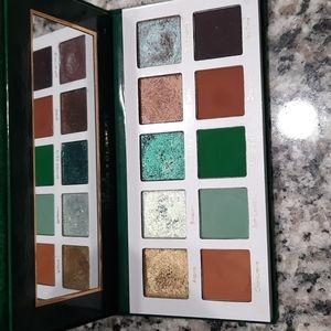 GLAMLITE X Mikayla Paht 10 Pan Color eyeshadow palette